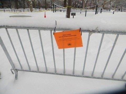 washington_square_park_mounds_closed_snow_2015_9